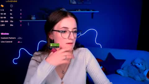 luna_berryy online show from 02.12.25