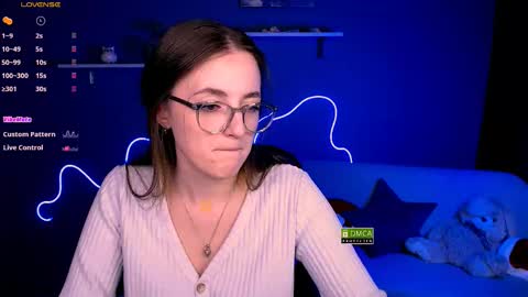 luna_berryy online show from 02.12.25