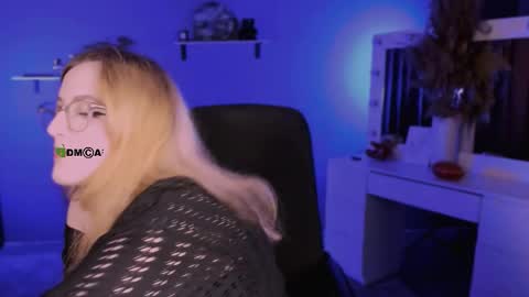 luna_berryy online show from 09.09.25