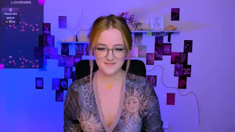 luna_berryy online show from 02.25.26