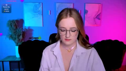 luna_berryy online show from 03.04.26