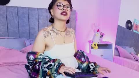 luna_blooms online show from 04.18.26