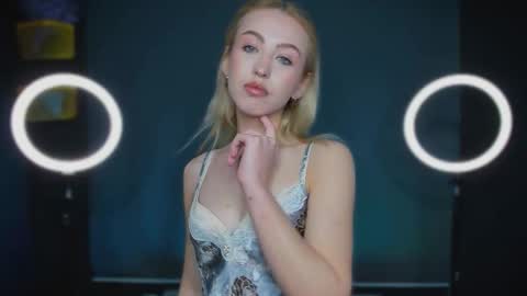 Snapshot of luna_helles chatting on 01.13.26 Elizabeth online show from 01.13.26