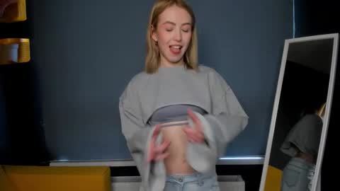 Snapshot of luna_helles chatting on 02.19.26 Elizabeth online show from 02.19.26