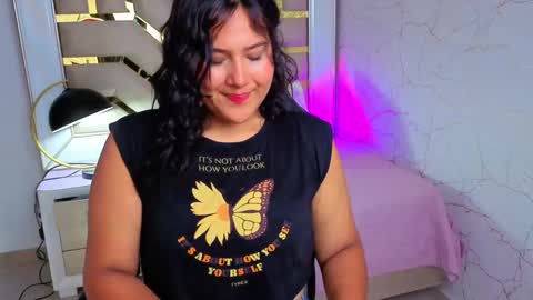 Snapshot of luna_jonez2 chatting on 11.06.25 Luna Jonez online show from 11.06.25