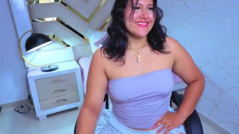 Snapshot of luna_jonez2 chatting on 11.23.25 Luna Jonez online show from 11.23.25