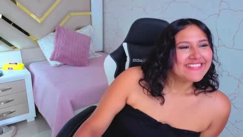 Snapshot of luna_jonez2 chatting on 11.24.25 Luna Jonez online show from 11.24.25