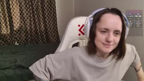 Snapshot of luna_loveeee chatting on 09.24.25 luna_loveeee online show from 09.24.25