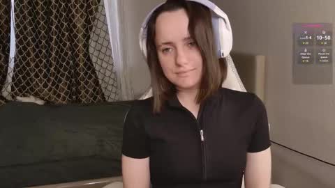 Snapshot of luna_loveeee chatting on 10.20.25 luna_loveeee online show from 10.20.25