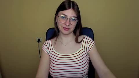 Snapshot of luna_lush_ chatting on 04.22.26 Luna online show from 04.22.26