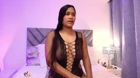 Snapshot of luna_queen7 chatting on 06.15.26 luna_queen7 online show from 06.15.26