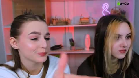 Snapshot of luna_tin chatting on 09.29.25 Luna online show from 09.29.25