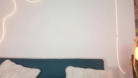 luna_valen online show from 04.16.26