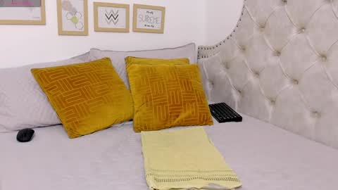 luna_valle online show from 02.03.25