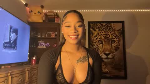 lunaa_11 online show from 11.17.25