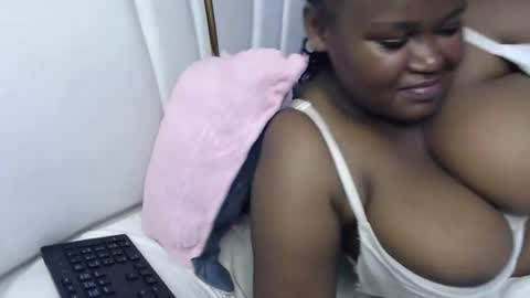 lunabloom01 online show from 10.06.25