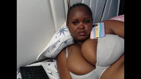 lunabloom01 online show from 10.08.25