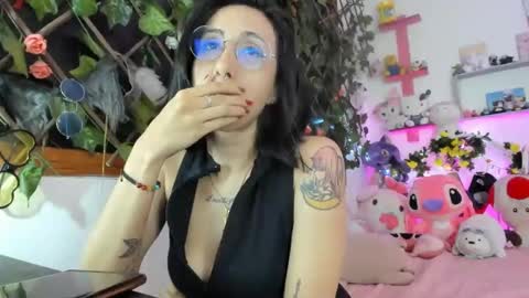 Snapshot of lunacristal_moon chatting on 01.12.25 lunacristal_moon online show from 01.12.25