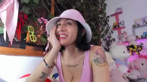 Snapshot of lunacristal_moon chatting on 02.20.25 lunacristal_moon online show from 02.20.25