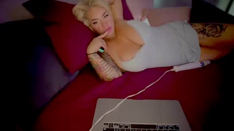 Luna Daddys Girl online show from 06.27.26