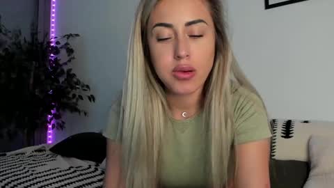 Laura online show from 02.08.25