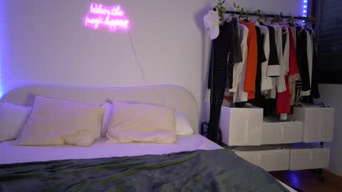 Laura online show from 02.27.25