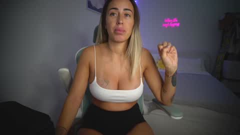 Laura online show from 11.04.25