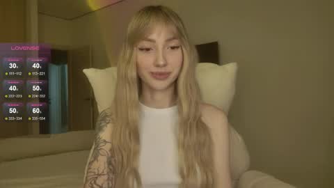 Snapshot of lunainnk chatting on 04.28.26 Luna online show from 04.28.26