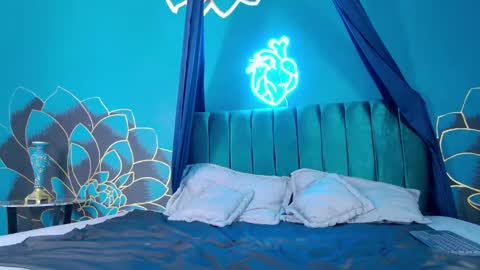 Snapshot of lunamistyc chatting on 09.30.25 Luna online show from 09.30.25