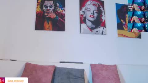 Snapshot of lunamistyc chatting on 11.05.25 Luna online show from 11.05.25