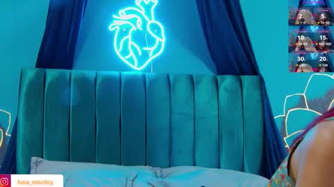 Snapshot of lunamistyc chatting on 11.11.25 Luna online show from 11.11.25