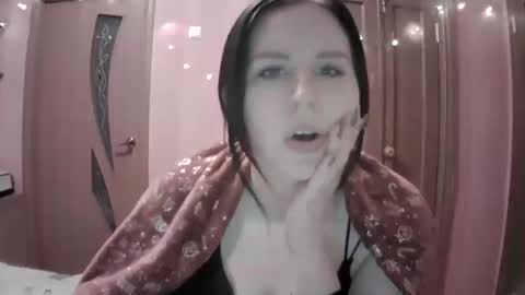 lunamystique_ online show from 01.29.25