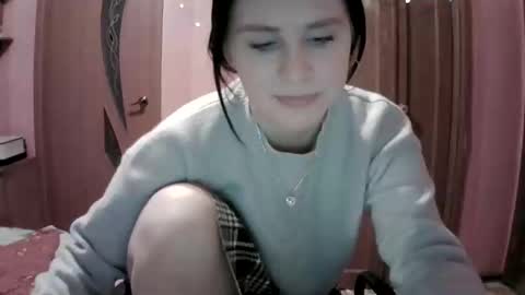 lunamystique_ online show from 01.30.25