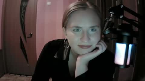 lunamystique_ online show from 10.01.25