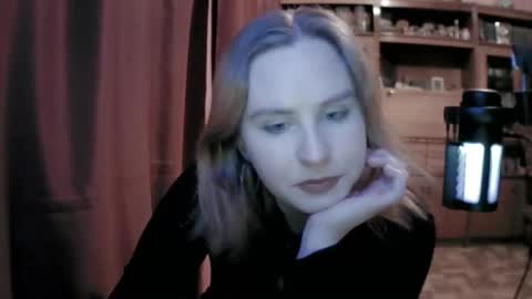 lunamystique_ online show from 02.04.26