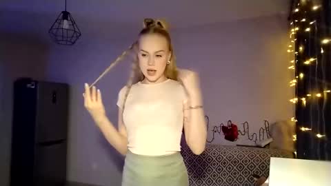 lunapeony online show from 03.09.26