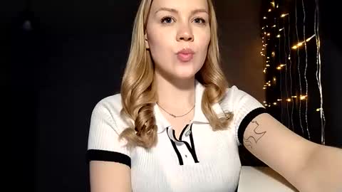 lunapeony online show from 03.18.26