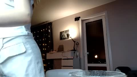 lunapeony online show from 04.16.26