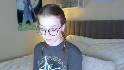 Snapshot of lunar_sofia chatting on 02.24.25 Sofia online show from 02.24.25