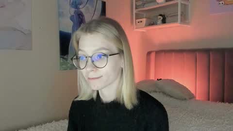 Snapshot of lunar_sofia chatting on 11.05.25 Sofia online show from 11.05.25