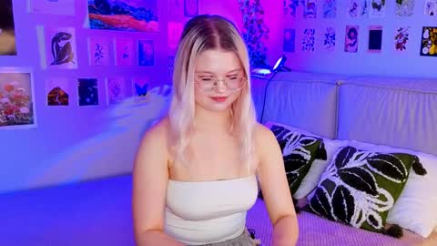 lunariafox online show from 04.08.26