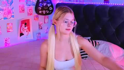 Snapshot of lunariafox chatting on 07.15.26 lunariafox online show from 07.15.26
