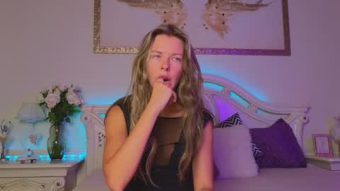 Luna Rishi online show from 09.24.25