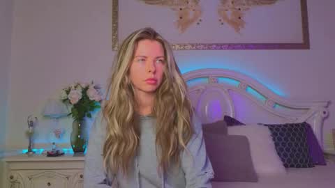 Luna Rishi online show from 09.26.25