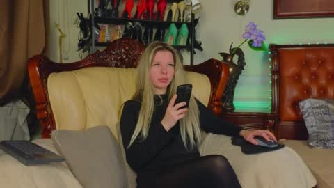 Luna Rishi online show from 04.02.26