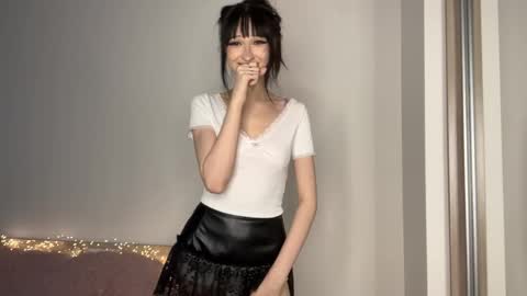 LunarMoly online show from 04.15.26