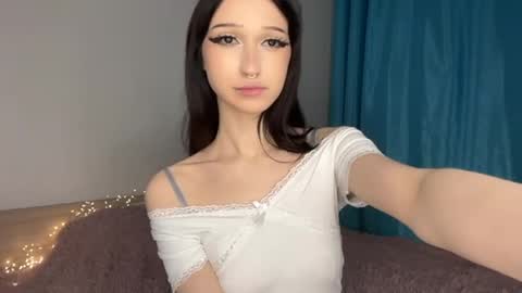 LunarMoly online show from 04.15.26