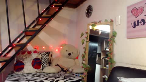 Snapshot of lunasky83 chatting on 01.17.25 luna online show from 01.17.25