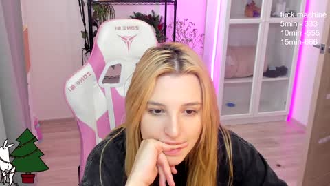 Snapshot of lunatale chatting on 12.10.24 Kate online show from 12.10.24