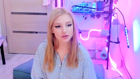 Snapshot of lunatale chatting on 01.31.25 Kate online show from 01.31.25